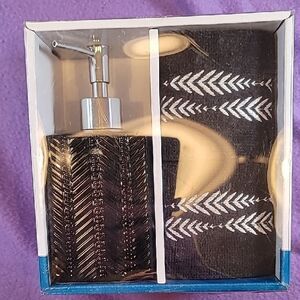 0721. 100% Cotton ~ 2 Fingertip Towels & A Beautiful Soap Dispenser